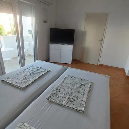 Apartment Lilly شقة بريمونتيرا