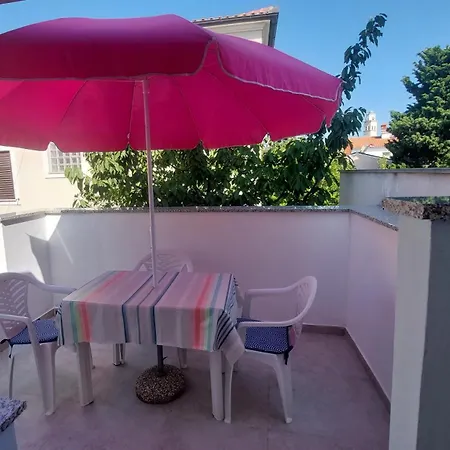 Apartment Lilly شقة *
